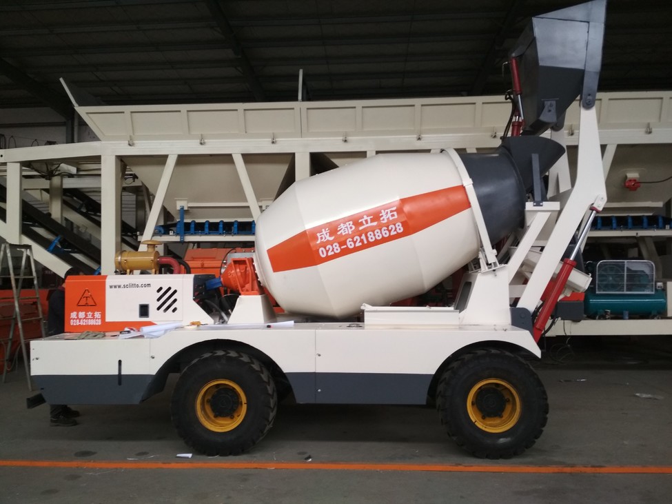 3方自上料攪拌車(chē)